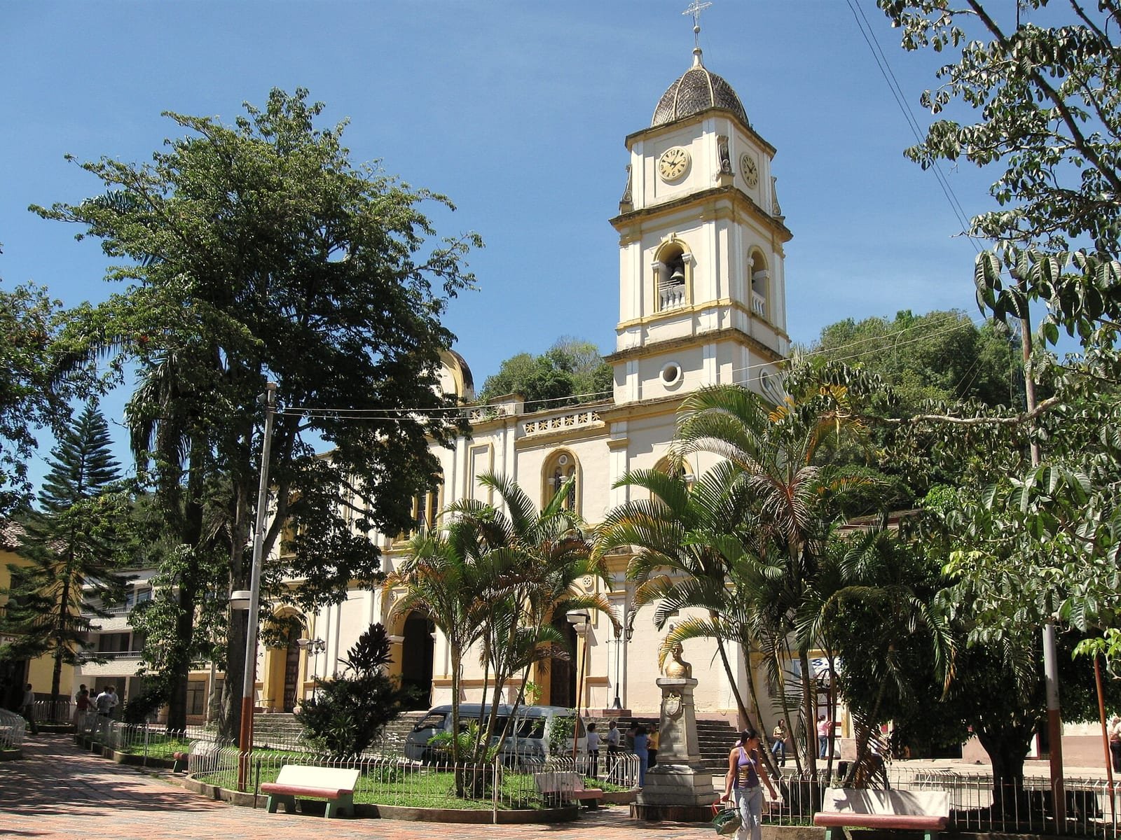 Iglesia y parque · Miraflores